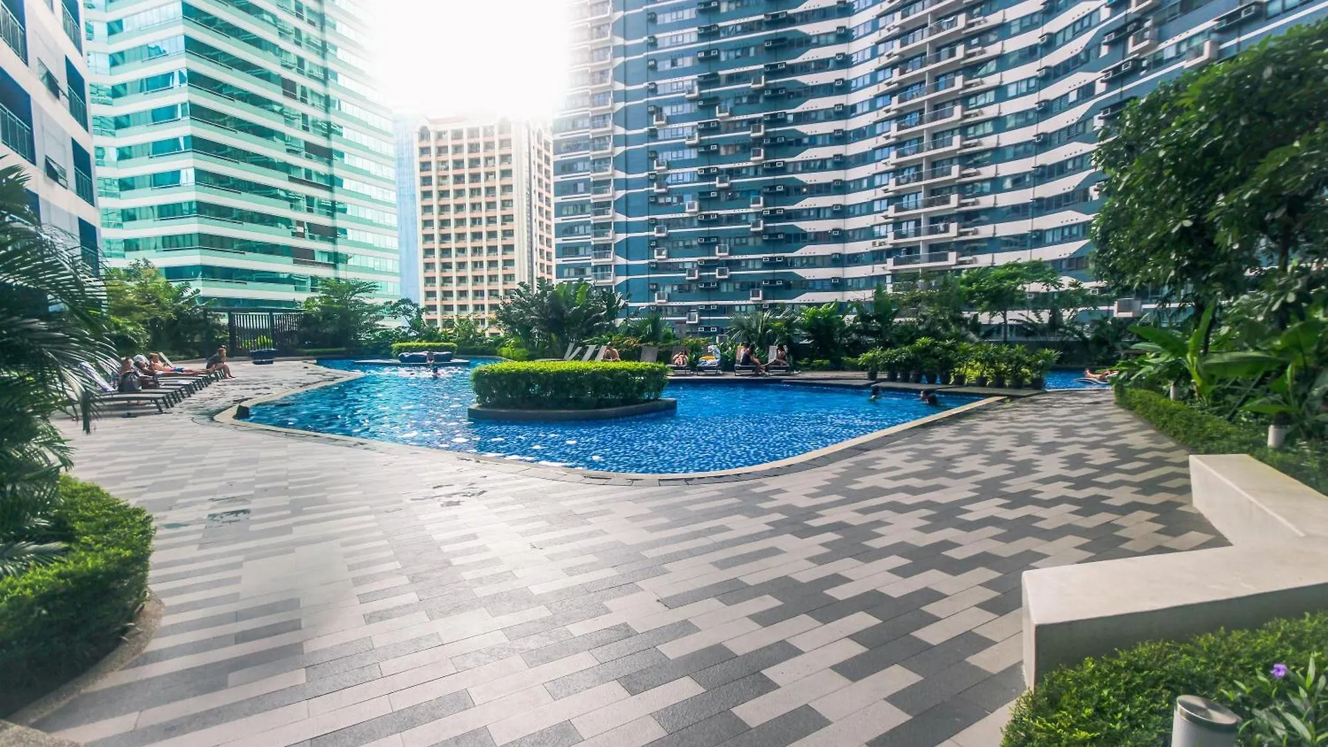 Canvas & Petals Blossoming Art Penthouse Gym Swim Park 5716 Manila 0*,