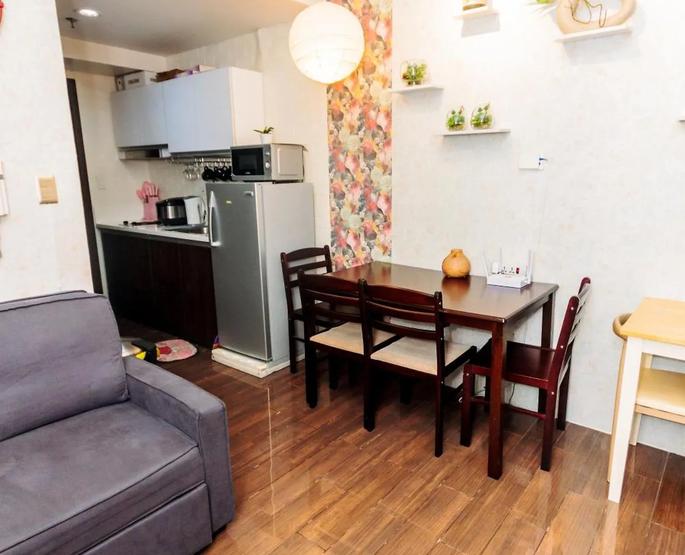 Canvas & Petals Blossoming Art Penthouse Gym Swim Park 5716 Manila Apartment