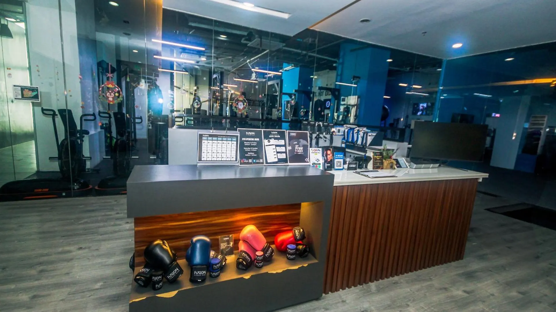 Canvas & Petals Blossoming Art Penthouse Gym Swim Park 5716 Manila Apartment