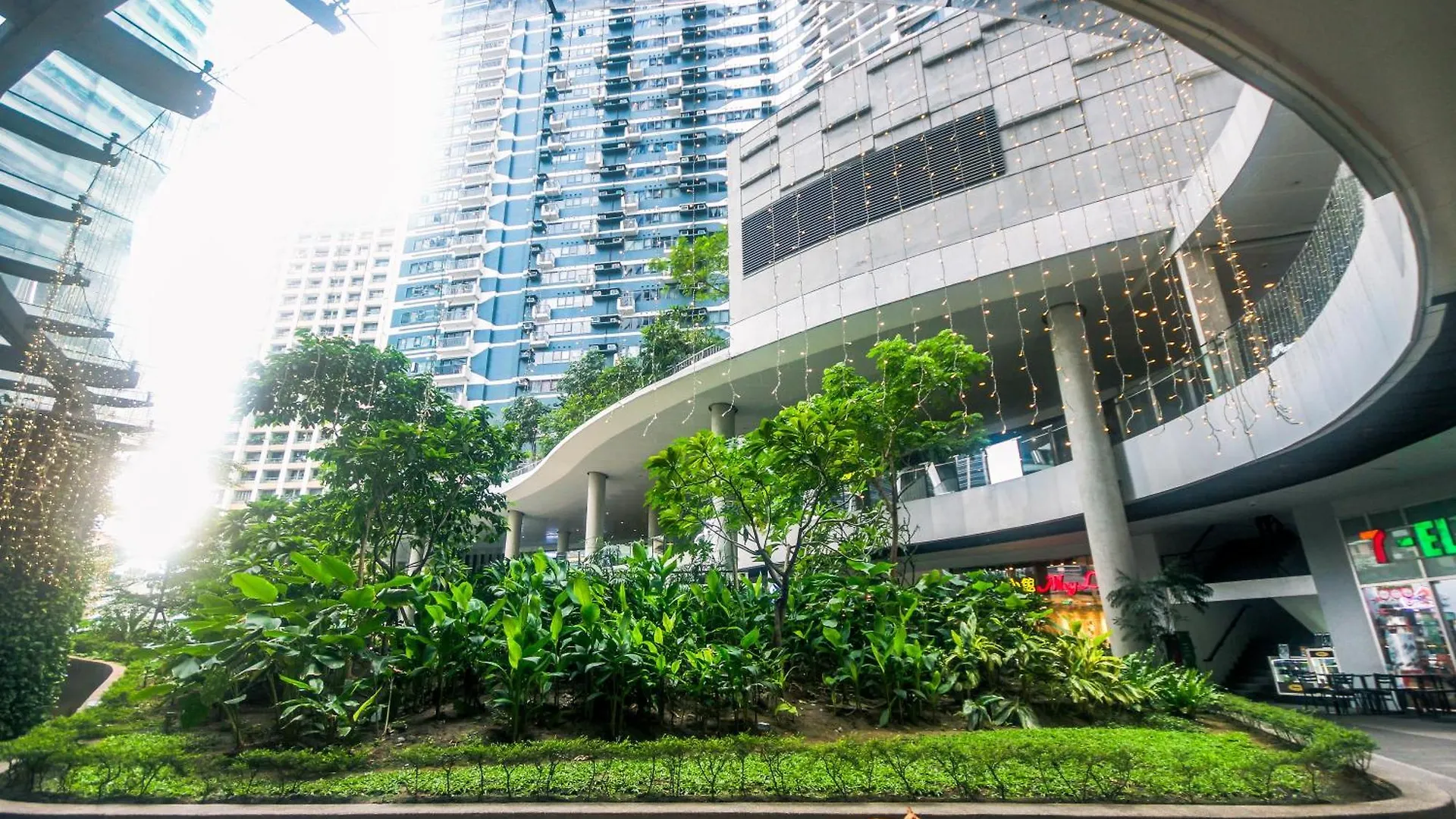 Canvas & Petals Blossoming Art Penthouse Gym Swim Park 5716 Manila 0*,