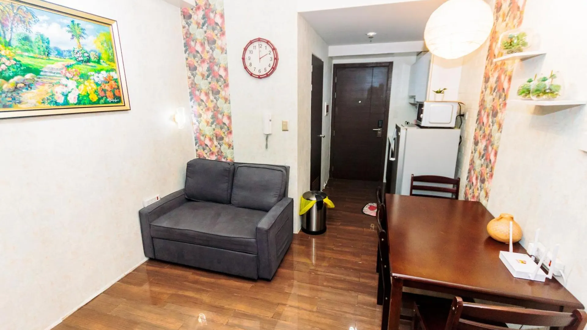 Apartment Canvas & Petals Blossoming Art Penthouse Gym Swim Park 5716 Manila